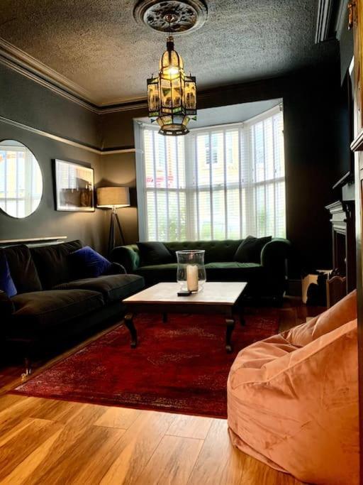 Chic Townhouse Near Tunnels Beaches Ilfracombe Eksteriør bilde