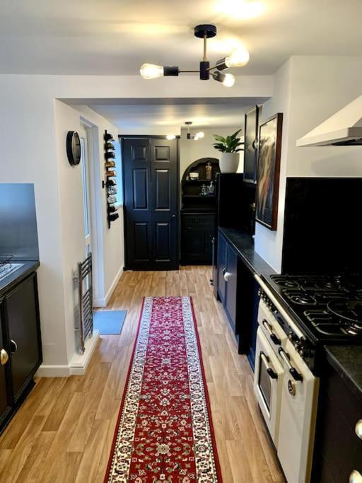 Chic Townhouse Near Tunnels Beaches Ilfracombe Eksteriør bilde